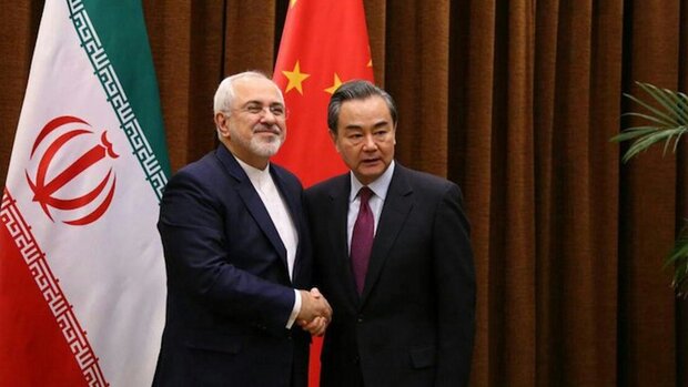 ظريف يتباحث مع نظيره الصيني حول الاتفاق النووي