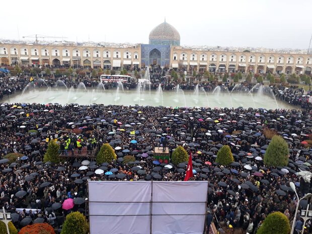 خروش نصف جهان در میدان تاریخی امام