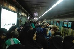 توقف موقت فعالیت ۵ ایستگاه مترو مشهد به دلیل ازدحام جمعیت