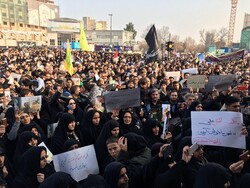 حشود غفيرة في مشهد  تشارك في تشييع جثماني الشهيدين "سليماني" و"المهندس"