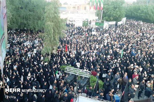 تەرمی شەهید قاسم سولەیمانی و هاوڕێیەکانی گەیشتە ئەهواز