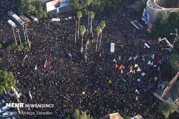 İran'da şehit Süleymani için cenaze töreni 