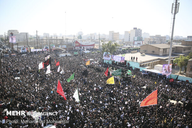 People in Ahvaz participate at funeral procession of martyr Lt. Gen. Soleimani
