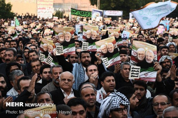 People in Ahvaz participate at funeral procession of martyr Lt. Gen. Soleimani
