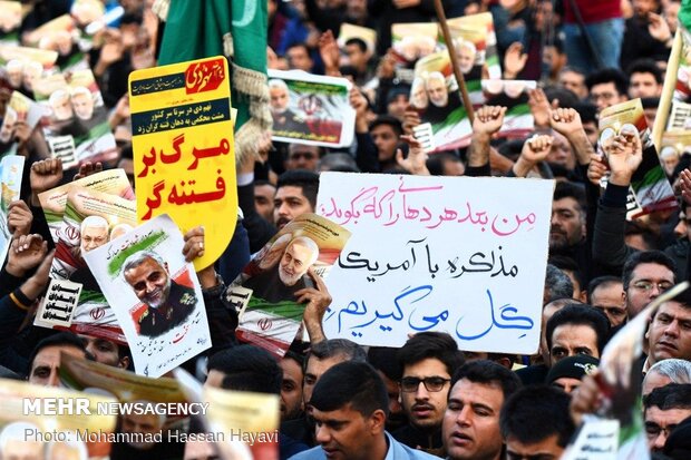 People in Ahvaz participate at funeral procession of martyr Lt. Gen. Soleimani
