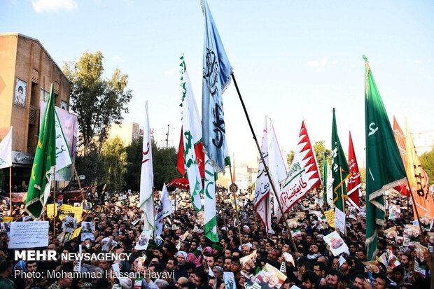 People in Ahvaz participate at funeral procession of martyr Lt. Gen. Soleimani
