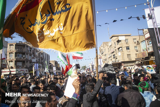 People in Ahvaz participate at funeral procession of martyr Lt. Gen. Soleimani
