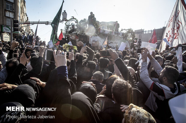 People in Ahvaz participate at funeral procession of martyr Lt. Gen. Soleimani
