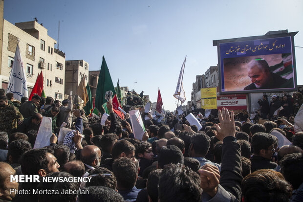 People in Ahvaz participate at funeral procession of martyr Lt. Gen. Soleimani
