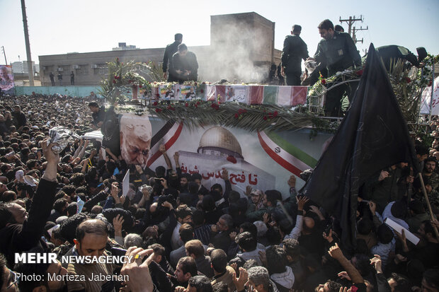 People in Ahvaz participate at funeral procession of martyr Lt. Gen. Soleimani
