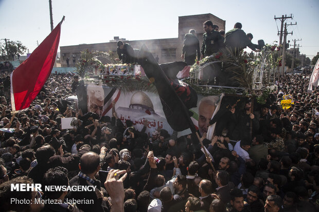 People in Ahvaz participate at funeral procession of martyr Lt. Gen. Soleimani
