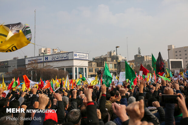 تشییع پیکر شهید سپهبد قاسم سلیمانی در مشهد مقدس