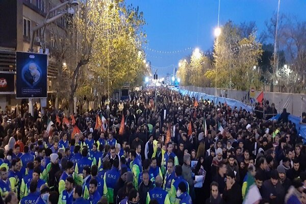 تهران «ملک سلیمانی» شد / اقامه نماز رهبر انقلاب بر پیکر «حاج قاسم»