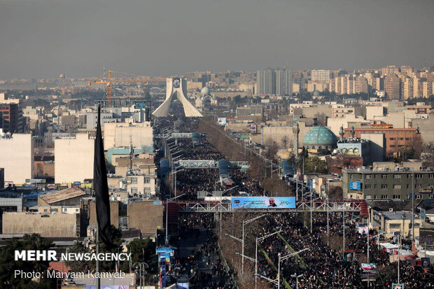 Tahran halkı şehitleri karşılıyor