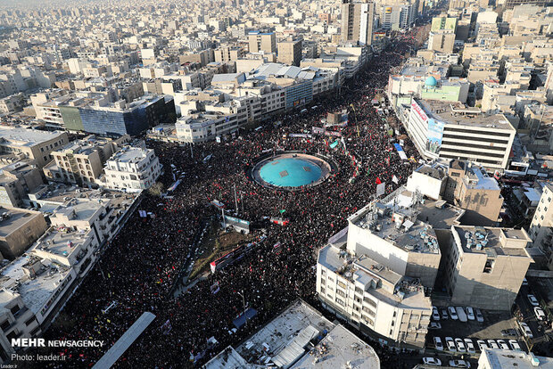 تصاویر هوایی از تشییع شهید سپهبد سلیمانی در تهران