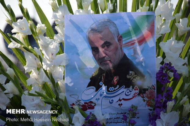 People in Astara pay homage to General Soleimani