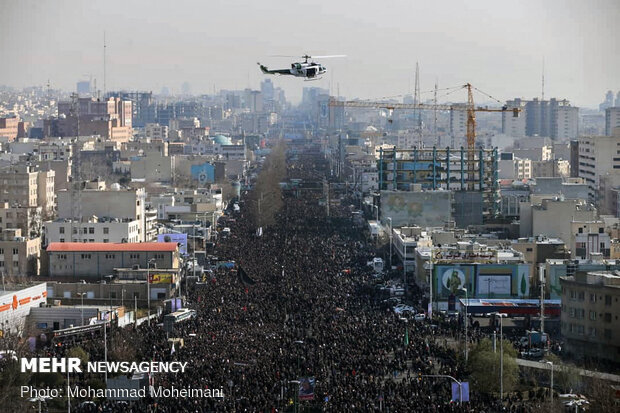 صور من ملحمة الشعب الايراني من أعلى برج "آزادي" غرب العاصمة طهران 