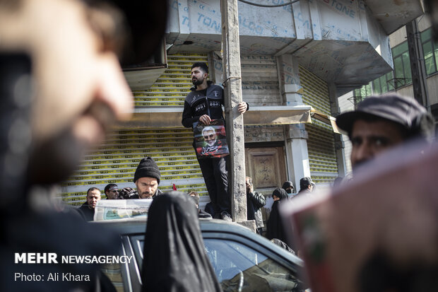 Tahran'daki cenaze töreninden kareler
