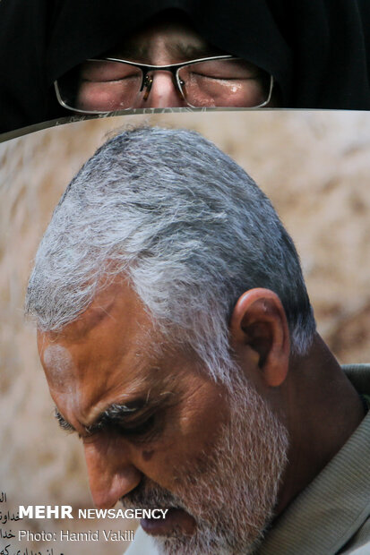 Packed crowds attend funeral procession of Lt. Gen. Soleimani in Tehran
