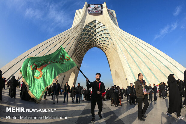 حماسه بی نظیر ملت از نمای برج آزادی