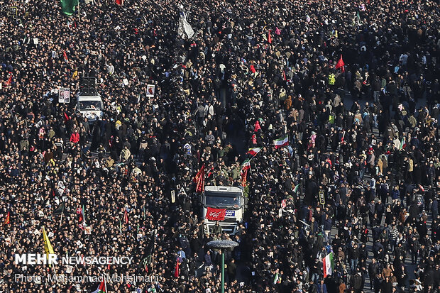 حماسه بی نظیر ملت از نمای برج آزادی