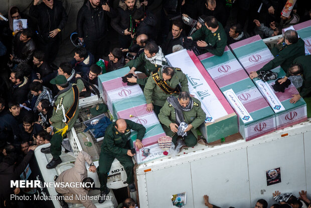 سیل خروشان مردم تهران در مراسم تشییع شهید سپهبد سلیمانی