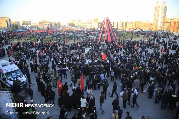 Kirman halkı Şehit Süleymani'nin cenaze töreni için toplandı