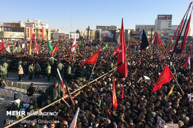 عزاداری کرمانی ها برای سردار دل ها در گلزار شهدا