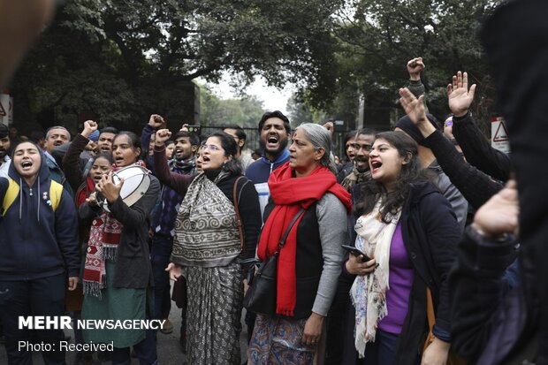 حمله به دانشجویان معترض هندی‎