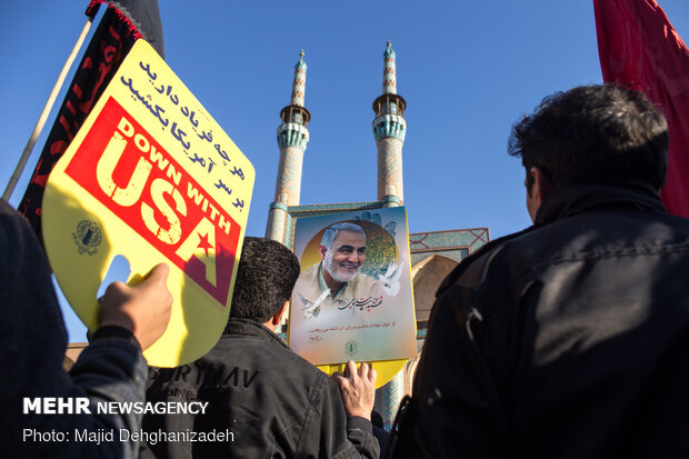 People commemorate Gen. Soleimani in Yazd