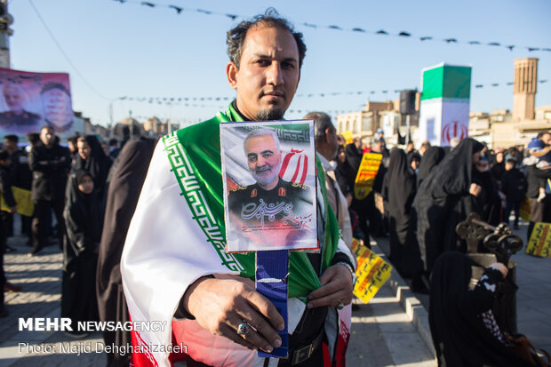 People commemorate Gen. Soleimani in Yazd