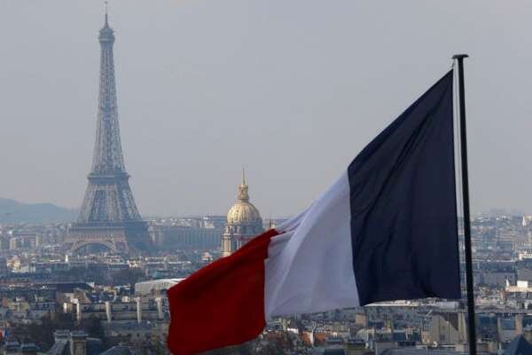 3 killed in tourist plane crash in France