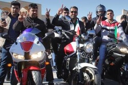 جوانان یزدی انتقام از آمریکا را با رزمایش موتورسواری حمایت کردند