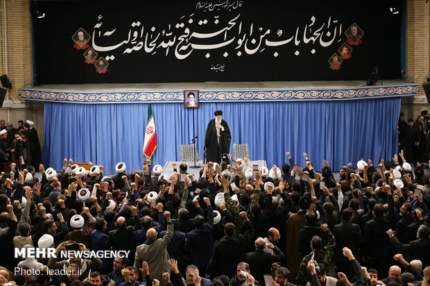 Leader receives thousands of people from Qom
