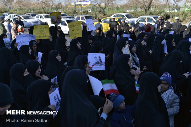 People in Mashhad announce support IRGC' airstrikes