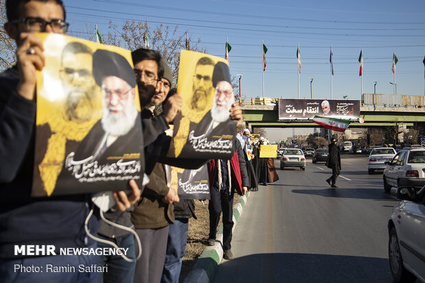 People in Mashhad announce support IRGC' airstrikes