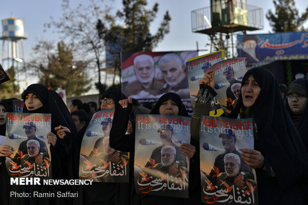 People in Mashhad announce support IRGC' airstrikes