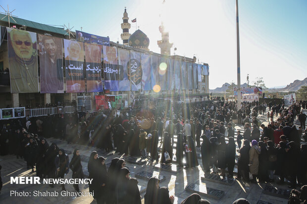 People pay homage to ‘general of hearts’