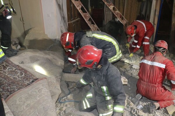 یک کشته و ۴ مصدوم بر اثر ریزش سقف ساختمانی در باسمنج تبریز