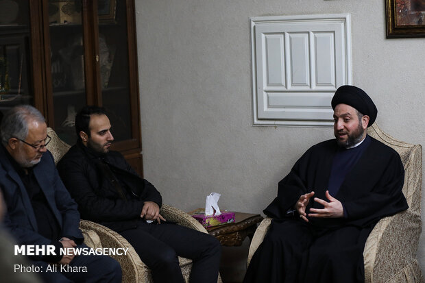 Senior Iraqi cleric leader Hakim visits family of martyr Gen. Soleimani