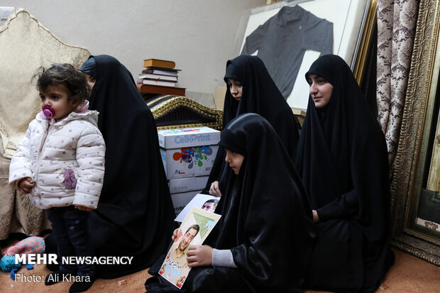 Senior Iraqi cleric leader Hakim visits family of martyr Gen. Soleimani