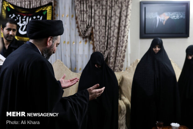 Senior Iraqi cleric leader Hakim visits family of martyr Gen. Soleimani