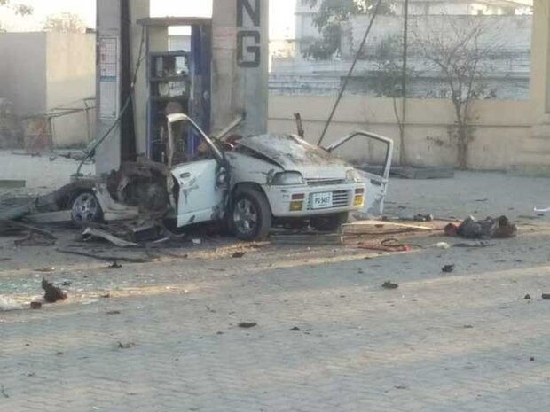 پاکستان میں گاڑی میں گیس سلنڈر کے دھماکہ سے خاتون ہلاک پاکستان میں گاڑی میں گیس سلنڈر کے دھماکہ سے خاتون ہلاک