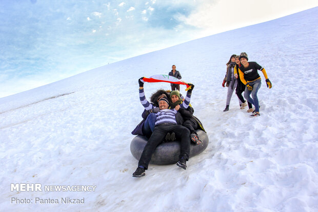 Snowfall brings happiness to western Iran