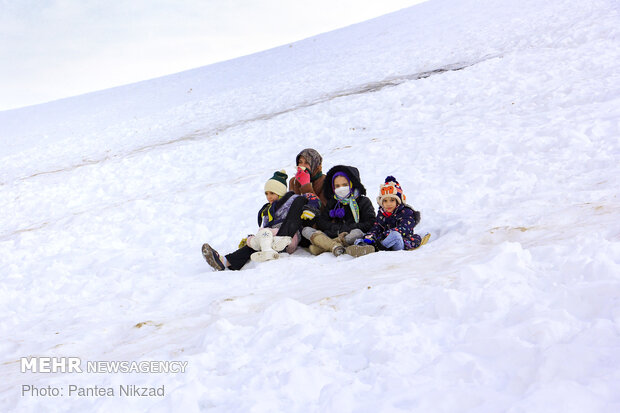 Snowfall brings happiness to western Iran