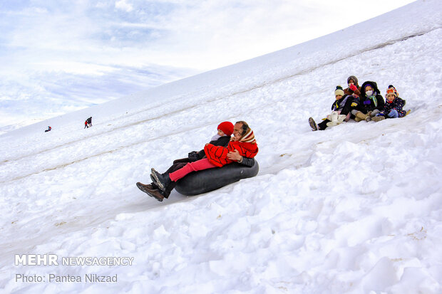 Snowfall brings happiness to western Iran