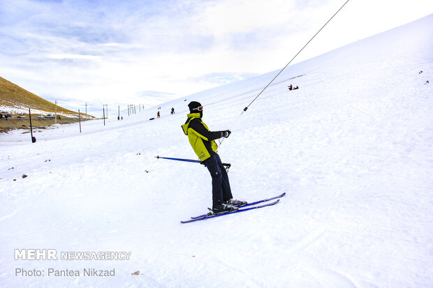 Snowfall brings happiness to western Iran