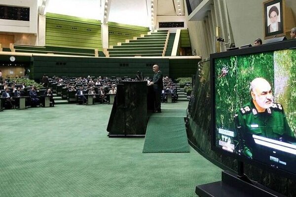 IRGC chief attends Parliament non-plenary session