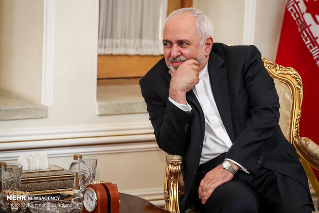 وزير الخارجية الإيراني يلتقي بنظيره الكندي في مسقط 