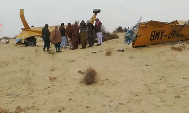 پاکستان کا فضائی اسپرے کرنے والاچھوٹا طیارہ گر کر تباہ / دو افراد ہلاک پاکستان کا فضائی اسپرے کرنے والاچھوٹا طیارہ گر کر تباہ / دو افراد ہلاک